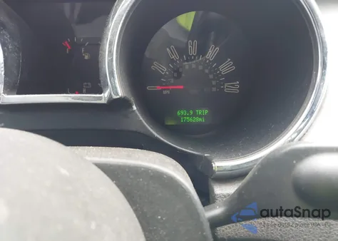 2006 Ford Mustang V6 z USA, uszkodzony, nr VIN 1ZVFT80N465219192